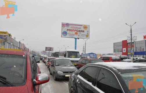 Билборд A в Черновцах, 3х6  вул. Калинівський ринок (розділова смуга) фото 1