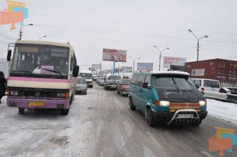 Білборд, Бігборд (Борд)  B у Чернівцях, 3х6  вул. Калинівський ринок (розділова смуга) Фото 1