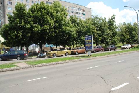 Ситилайт B в Южноукраинске пр. Независимости 12, Стоматология "Смайл", зоомагазин "Три кита", магазин одежды. фото 1