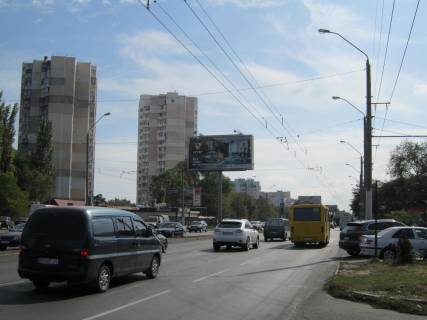 Призма A в Одессе просп. Маршала Жукова, 47 (на разделителе, из города, призма) - 301885 фото 1