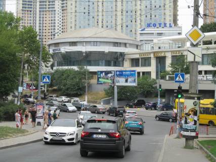 Білборд, Бігборд (Борд)  B у Одесі, 3x6  Гагаринское плато, 5 (правая) (Призма) Фото 1