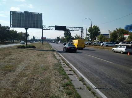 Призматрон, Призма A у Києві, 3х6  ул. Богатырская (разделитель, в центр) завод "Оболонь" (призма А2) - 189050 Фото 1