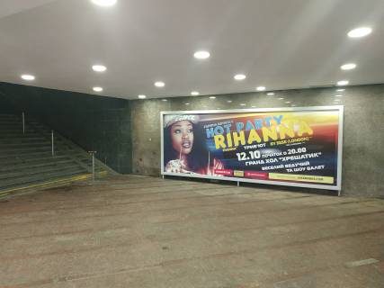 Бэклайт + в Киеве, 5х2  Майдан Незалежності біля входу в глобус зліва фото 1