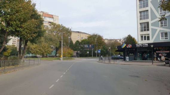 Билборд B в Ивано-Франковске, 3х6  р-н Пасічна вул. Ю.Целевича поруч ресторану ПОВИДЛО фото 1