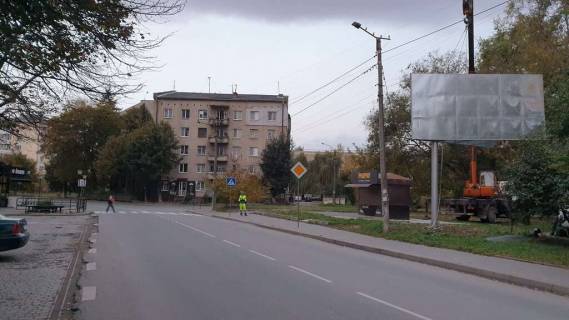 Білборд, Бігборд (Борд)  A у Івано-Франківську, 3х6  Пасічна вул. Ю.Целевича поруч ресторану ПОВИДЛО Фото 1