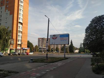 Білборд, Бігборд (Борд)  A у Чернігові, 6х3  вул. Мазепи, 37 (площа Перемоги) (сторона А) Фото 1