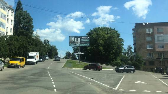Билборд A в Вышгороде вул. Кургузова,  навпроти будинку Кургузова,11 на розділовій смузі (трикутнику) фото 1