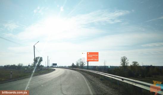 Билборд A в Київських трасах автомобільна дорога Р-69 «Київ-Вишгород-Десна-Чернігів»,800м. після повороту на масив «Міжріччя», ліворуч, у напрямку з м. Вишгорода в  с. Хотянівка. фото 1