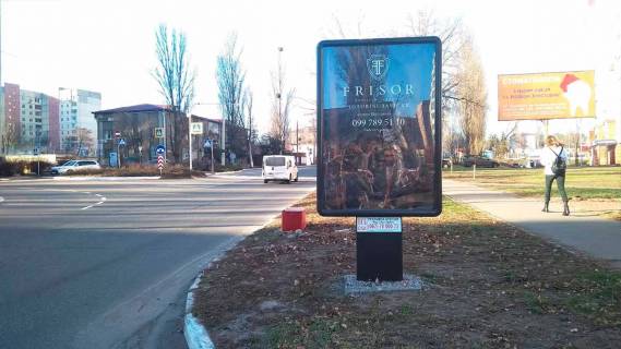 Ситилайт A в Вышгороде Пр-т Шевченка (центральна частина проспекту – розділова смуга), 156 метрів після повороту з вул. Набережна на пр-т Шевченка, ліворуч, з вул. Набережної у напрямку центру міста фото 1