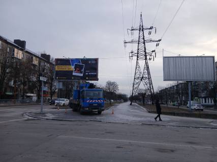 Призма B в Днепр (Днепропетровск), 3х6  Незалежності (Титова) вул., 25, к Зимівницька (колишня Адмірала Макарова) вул. - 8439 фото 1
