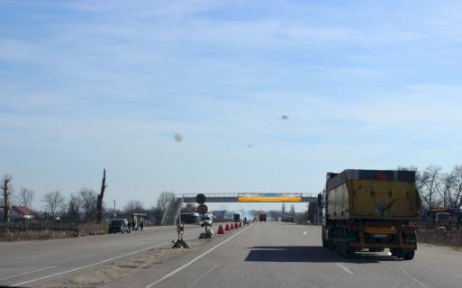 Нестандарт A у Київських трасах, 2х16  М-05 Одеська тр. 68+520 км від КПП. Пятнадцятий від Києва - поворот с. Саливінки, зупинка, Госп. комплекс Елварті, з Києва Фото 1