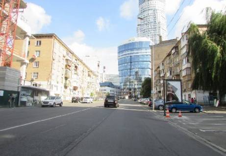 Скроллер A в Киеве Мечникова ул., 18/20 - 339913 фото 1