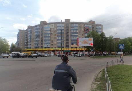 Призматрон, Призма A у Чернігові, 3x6  Перемоги пр., 184 (маг. "Сіверський") - 160166 Фото 1