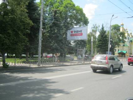 Призма B в Ровно, 6x3  Соборна, 19 (навпроти майдану Незалежності) - 300774 фото 1