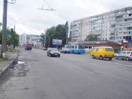 Билборд A в Сумах, 3х6  пр.М.Лушпы,29/ Рынок на проспекте М.Лушпы фото 1