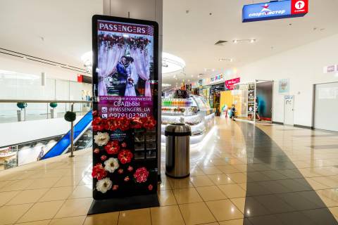 Видеоборд A в Кривом Роге 30-ти летия Победы пл., 1, 2-й этаж, фудзона, ТЦ "Солнечная Галерея", видеостойка, прайс за ролик 10 сек, 144 выхода с 8:00 до 22:00. Рассчет других параметров уточняйте у менеджера. - 292415 фото 1