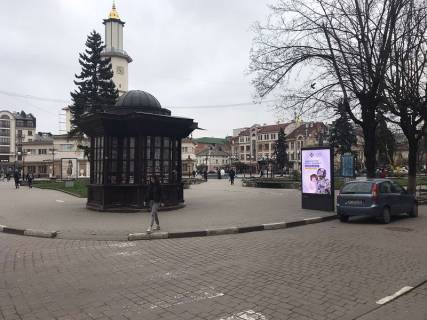 Видеоборд A в Ивано-Франковске, 1.8x1.2  Ринок пл., 2, Ратуша, з боку кафедрального собору - 658395 фото 1