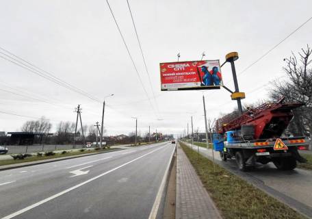 Билборд A в Черновцах, 3x6  Хотинська вул., 47, біля зупинка "Училище №9", з центру фото 1