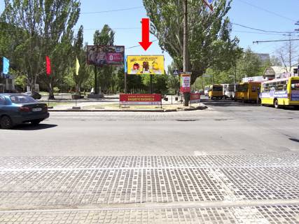 Призма  в Николаеве, 3x6  Центральний пр. (кол. Леніна пр.) / 6-та Слобідська вул. (кол. Комсомольськая вул.), бульвар, біля ДТ "Південний Буг" - 447578 фото 1