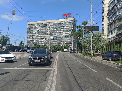 Нестандарт A в Киеве, Унікальний  Українки бул., 36Б, в сторону ст.м. "Печерська" фото 1