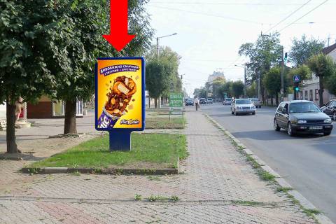 Ситилайт B в Черновцах, 1.8x1.2  Героїв Майдану вул. (кол. Червоноармійська вул.), 37 / Садова вул., з центру фото 1