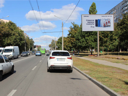Билборд A в Харькове, 3x6  Холодногірська вул., 4, з центру фото 1
