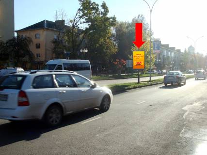 Ситилайт A в Ужгороде, 1.8x1.2  Свободи пр. / Капушанська вул., роздільник, супермаркет "Фокстрот" фото 1