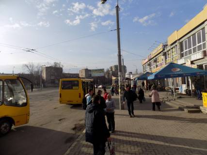 Призма  в Ровно, 3x6  Небесної Сотні вул. (колиш. Кіквідзе вул.) - Привокзальна пл., біля залізничного вокзалу, в центр - 428704 фото 1