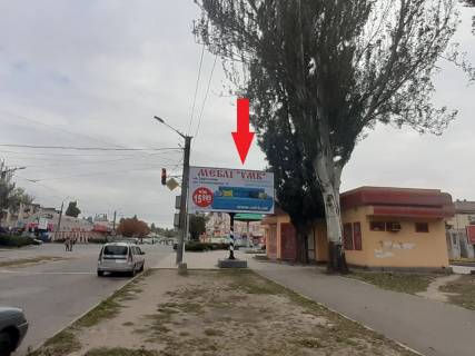 Білборд, Бігборд (Борд)  A у Кривому Розі, 3x6  Металургів пр., 24 - Соборності (кол. Косіора) вул., вхід до парку Хмельницького, у бік Криворіжсталі (кол. Орджоникидзе) вул. Фото 1