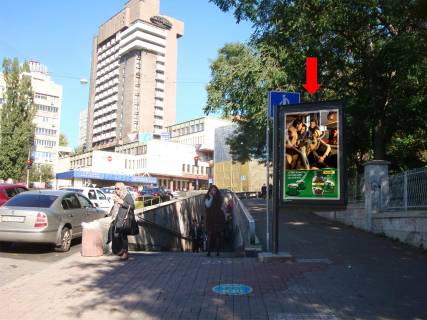 Сiтiлайт  у Києві, 1.8x1.2  Петлюри вул. (колиш. вул. Комінтерну) навпроти 2/17, в сторону бул. Шевченко Фото 1