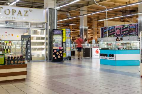 Видеоборд A в Кривом Роге Лермонтова ул., 37, ТЦ "VICTORY PLAZA", видеостойка, прайс за ролик 10 сек, 168 выходов c 8:00 до 22:00. Рассчет других параметров уточняйте у менеджера. - 292404 фото 1