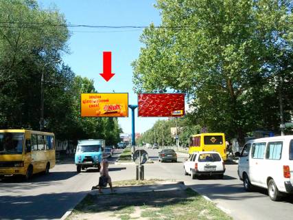 Билборд A в Херсоне, 3x6  Університетська вул. (кол. 40-річчя Жовтня вул.) / Миру вул., біля ринку "Дніпровський", роздільник, в центр, ліва фото 1