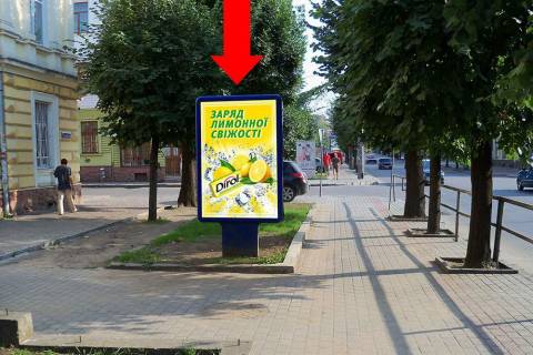 Сiтiлайт B у Чернівцях, 1.8x1.2  Героїв Майдану вул. (Колиш. Червоноармійська вул.), 17 / Братів Русаков вул., З центру Фото 1