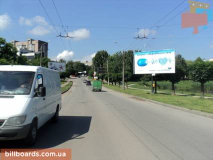 Билборд A в Черновцах Комарова вул., біля парку, в бік Героїв Майдану вул. (колиш. Червоноармійська вул.) фото 1