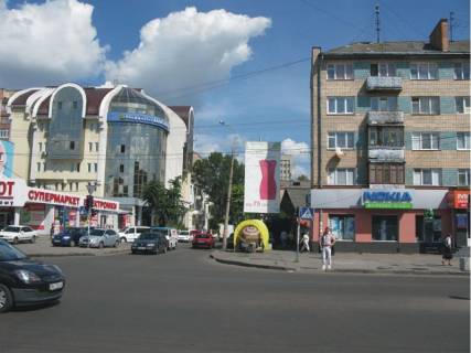 Билборд A в Ровно Петлюри вул. - Миру пр., 8 фото 1