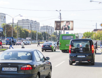 Призма A в Харькове, 3x6  Тракторобудівників пр. - Валентинівська вул., в центр - 667643 фото 1