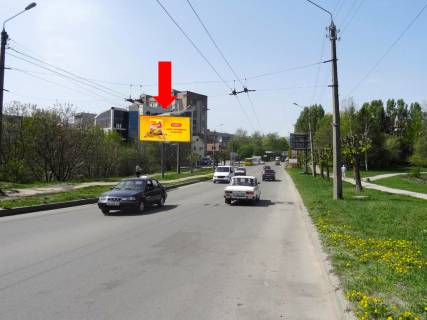 Білборд, Бігборд (Борд)   у Чернівцях, 3x6  Комарова вул. / Парковий проїзд, в бік Героїв Майдану вул. (кол. Червоноармійська вул.) Фото 1