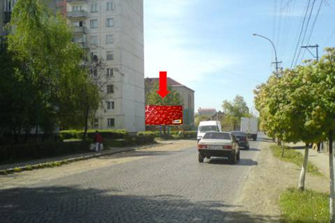 Билборд B в Мукачеве, 3x6  Зріні вул., 113, з центру фото 1