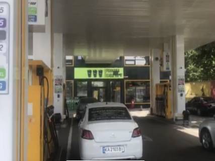 Видеоборд  у Борисполі, 1.92x10.24  Аеропорт "Бориспіль", термінал D, АЗС "КЛО", прайс за трансляцію ролика 10 сек, 1 вихід/2 хвилини, цілодобово - 440125 Фото 1