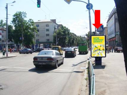 Ситилайт A в Житомире, 1.8x1.2  Київська вул., 39 - Небесної Сотні вул., біля ЦУМу, магазину "Плато", на світлофорі фото 1