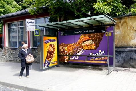 Нестандарт  в Львове, 2x3.7  Чорновола пр. - Різні пл., за Оперним театром (зупинка "Площа Різні"), ліва фото 1