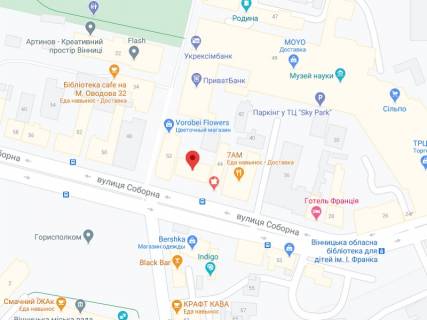 Билборд A в Виннице Соборна вул., 46, аптека "Мед Сервіс", №К011, прайс за ролик 10 сек 1 вихід/5 хвилин, з 8:00-22:00. Розрахунок для інших параметрів трансляції уточнюйте у менеджера. схема