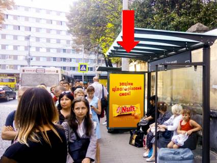 Ситилайт A в Львове, 1.8x1.2  Чорновала пр. - Різні пл., за Оперним театром (зупинка "Площа Різні") (права), з центру фото 1