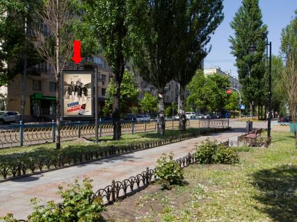 Сiтiлайт  у Києві, 1.8x1.2  Українки бул., 14, на світлофорі, в сторону вул. Хрещатик Фото 1