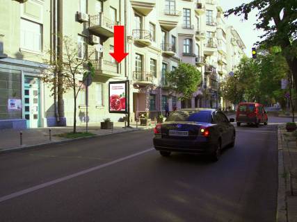 Ситилайт  в Киеве, 1.8x1.2  Шовковична вул., 17/2 / вул. Орлика, навпроти Шоколадного будиночку, на світлофорі, в сторону вул. Інститутської фото 1