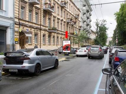 Ситилайт  в Киеве, 1.8x1.2  Терещенківська вул., 11, навпроти парку Т. Шевченка, в сторону вул. Толстого фото 1