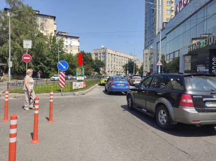 Сiтiлайт  у Києві, 1.8x1.2  Гаврилишина вул. (колиш. вул. Василевської), 1, роздільник, навпроти супермаркету "Сільпо", ТРЦ "Smart Plaza", в сторону Лук'янівки Фото 1