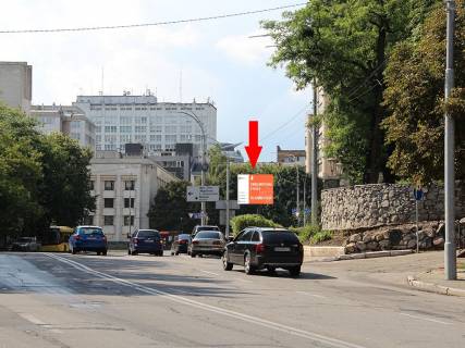 Видеоборд A в Киеве, 2.3x3.14  Старонаводницька вул., 1/45 / вул. Алмазова (колиш. вул. Кутузова), на світлофорі, в центр - 583677 фото 1