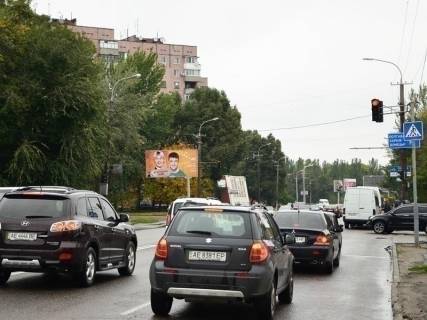 Білборд, Бігборд (Борд)  B у Дніпро (Дніпропетровськ), 6х3  вул.Космічна ТЦ Білла, рух до Набережної Перемоги Фото 1