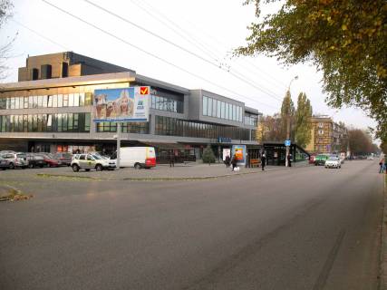 Билборд B в Днепр (Днепропетровск), 6,2х3,2  пр. Олександра Поля (Кірова), ТЦ "Славутич", 6.2х3.2 фото 1